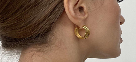 Як вибрати сережки з медичного золота на подарунок