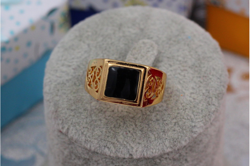 Печатка Xuping Jewelry 19,20,24 чорний квадрат з завитками з боків золотиста 20