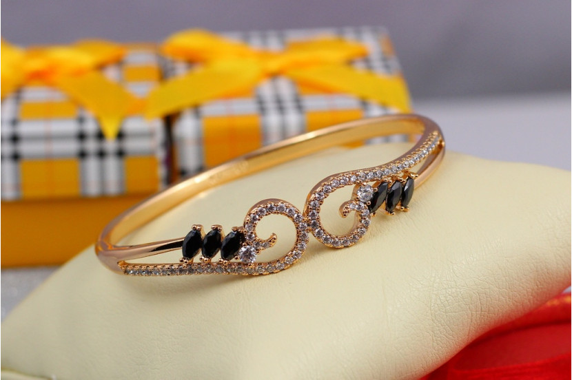 Браслет бэнгл Xuping Jewelry два завитка з чорними каменями 60 мм 12 мм на руку від 17 см до 19 см золотистий