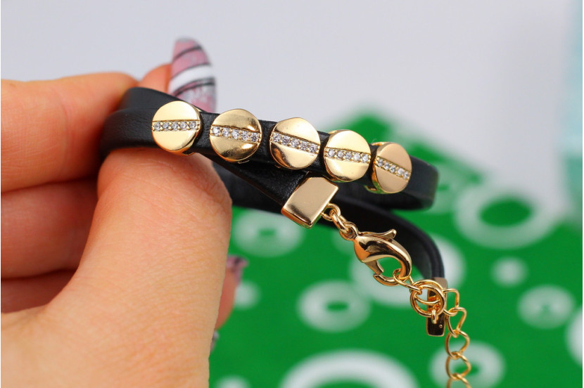 Чокер Xuping Jewelry з п'ятьма золотистими закльопками 29 см 6 мм золотистий