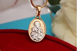 Ладанка Xuping Jewelry овальна срібляста Богородиця з немовлям у золотистій оправі 1,6 см