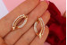 Сережки Xuping Jewelry літерою О з камінням 2.5 см золотисті