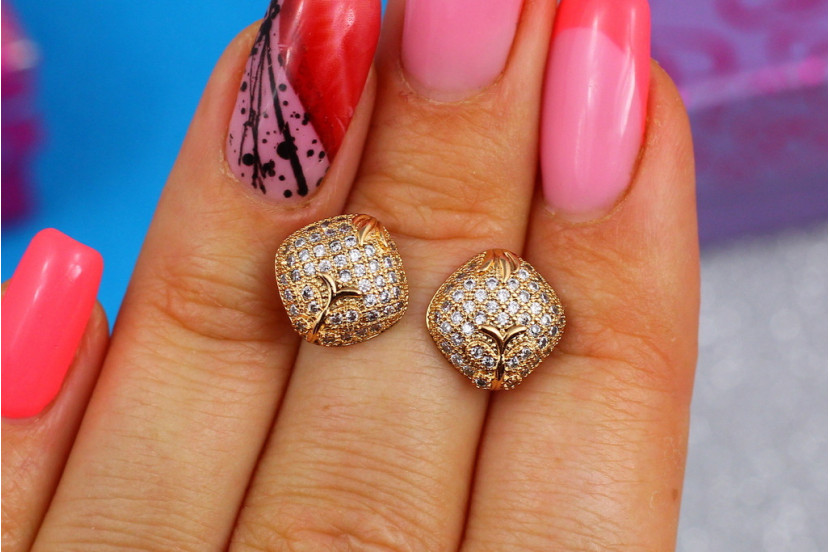 Сережки гвоздики Xuping Jewelry квадрати з дрібними каменями 10 мм золотисті