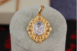 Ладанка Xuping Jewelry овальна з хвилястими краями Богородиця схилила голову до немовляти 3 см комбінована