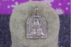 Ладанка Xuping Jewelry ажурна арка Діва Марія зі складеними руками 2,5 см срібляста