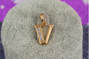 Кулон Xuping Jewelry літера V 1.5 см золотистий
