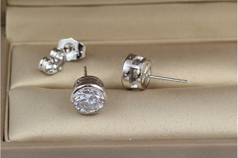 Сережки гвоздики Xuping Jewelry камінь в обідку 8 мм сріблясті