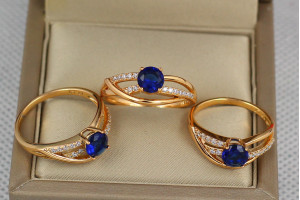 Кільце Xuping Jewelry хвилі з синім камнем р 20 золотисте