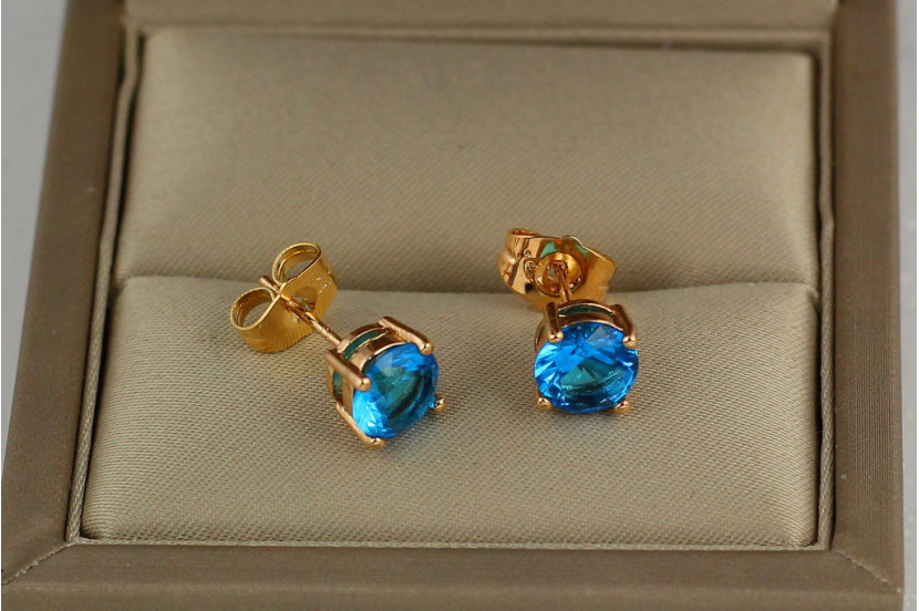 Сережки гвоздики Xuping Jewelry з блакитним каменем чотири кріплення 7 мм золотисті