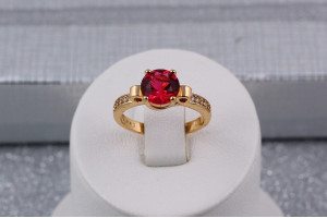 Кільце Xuping Jewelry з малиновим камнем 8 мм р 19