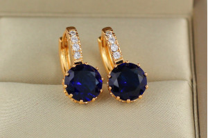 Сережки Xuping Jewelry з великим синім камнем і круглою застібкою 2 см золоті