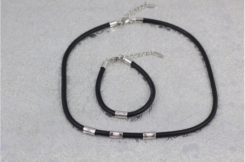 Набір каучук Xuping Jewelry 42 см 4 мм з браслетом з срібними шармами