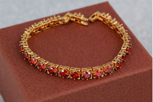 Браслет Xuping Jewelry з червоними каменями у квадратній оправі 17 см 6 мм золотистий