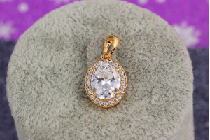 Кулон Xuping Jewelry овальний камінь в обідку з дрібних фіанітів 1,5 см золотистий