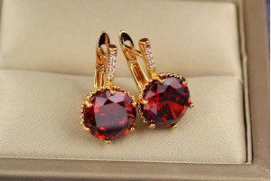 Сережки Xuping Jewelry з червоним великим камнем шестигранна оправа 2 см золоті