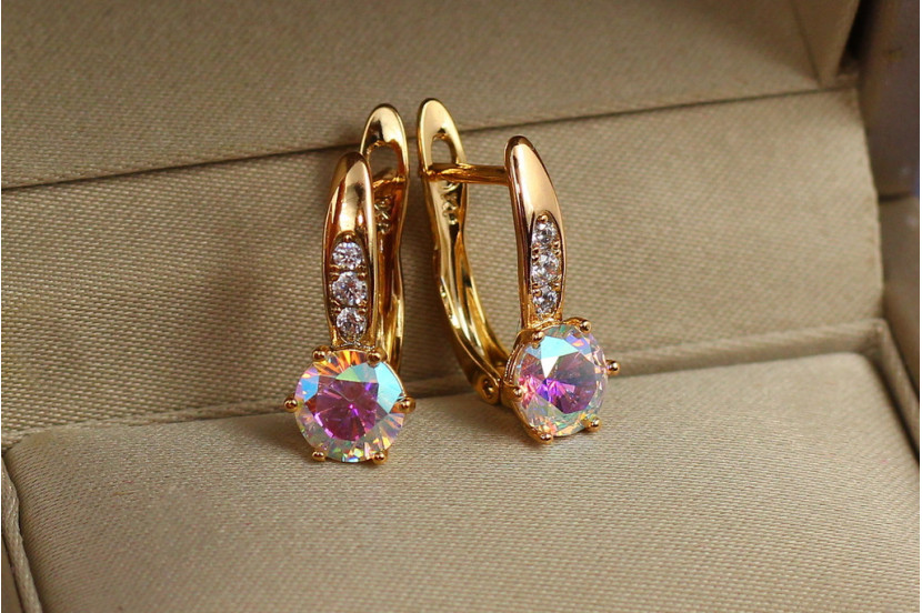 Сережки Xuping Jewelry світлі хамелеони з круглими каменями у шестигранній оправі 1,7 см золотисті
