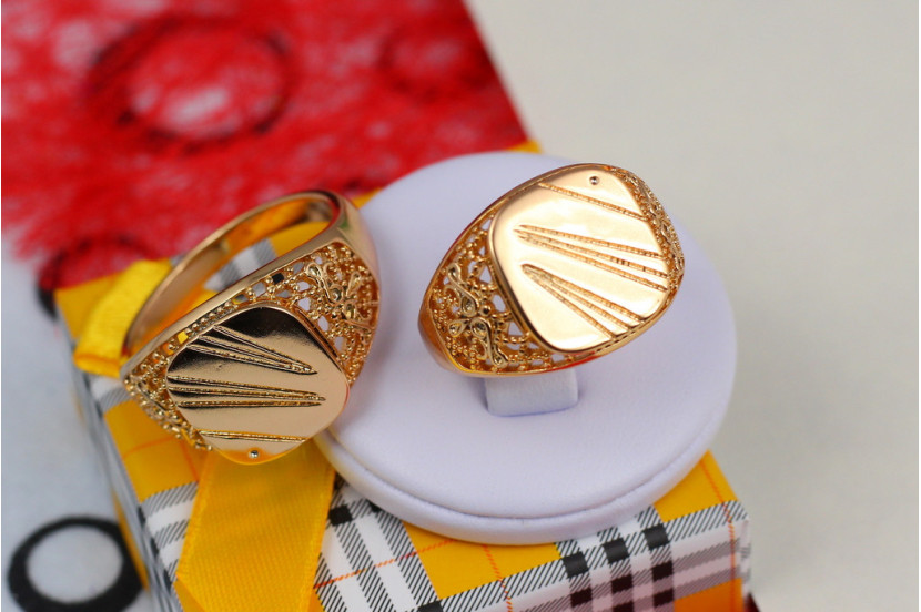 Печатка Xuping Jewelry квадратна з променями на поверхні плетінням з боків р 23 золотиста