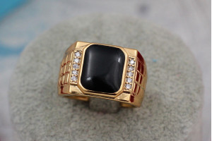 Печатка Xuping Jewelry квадратна чорна з двох сторін білі фіаніті р 21 золотиста
