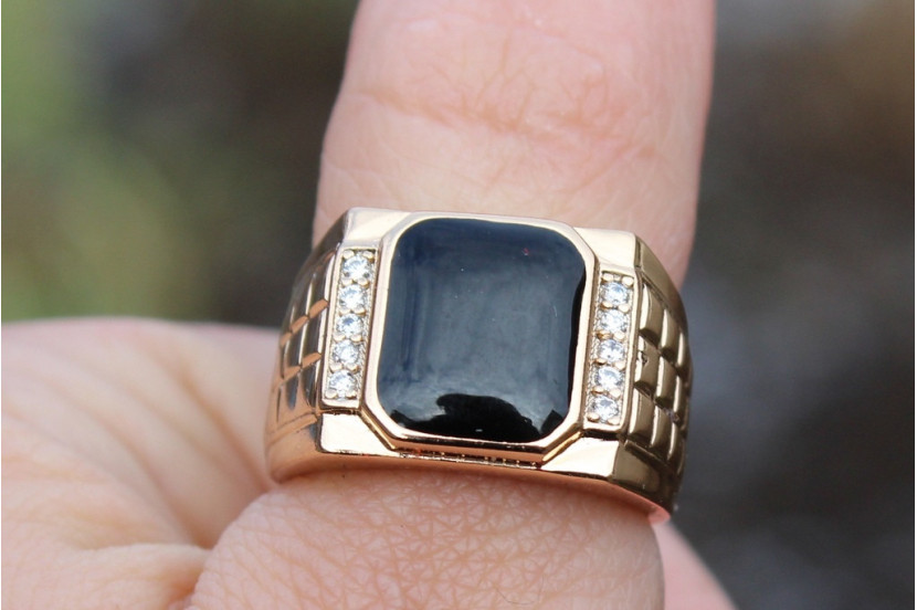 Печатка Xuping Jewelry квадратна чорна з двох сторін білі фіаніти р 24 золотиста