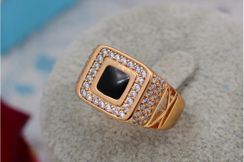 Печатка Xuping Jewelry чорна піраміда з камінням біля підніжжя р 24 золотиста