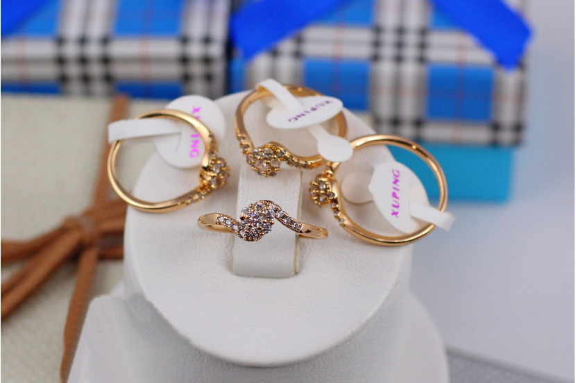 Кільце Xuping Jewelry м'ячик у руках дитяче р14 золотисте