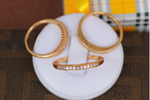 Кільце Xuping Jewelry гребінець тонка доріжка з каміння р 19 золотисте