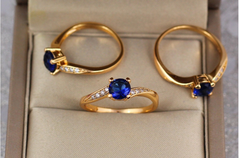 Кільце Xuping Jewelry тонке боки вигнуті з синім каменем 6 мм р 18 золотисте