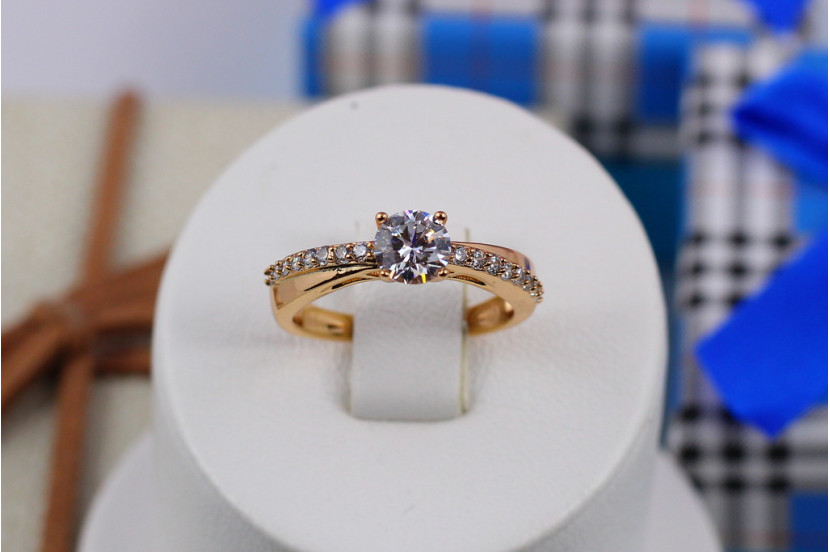 Кільце Xuping Jewelry біля каменю завужені боки р 18 золотисте