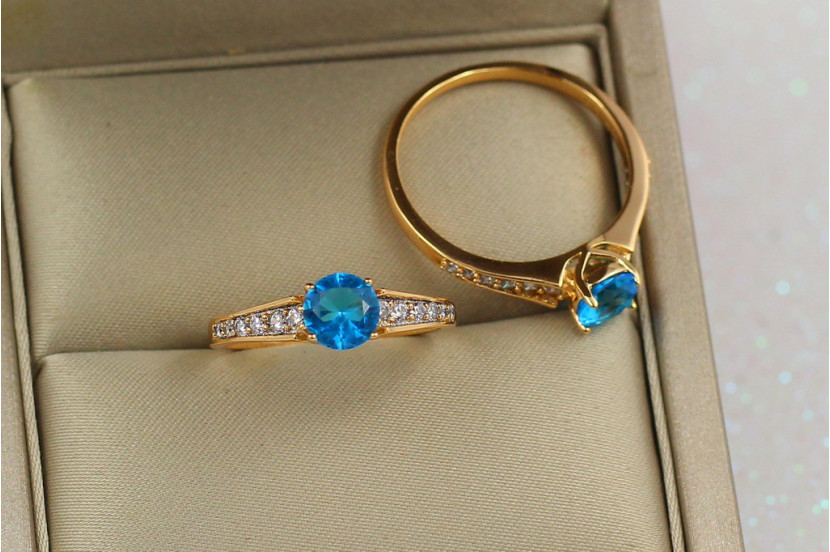Кільце Xuping Jewelry з блакитним каменем р 18 золотисте