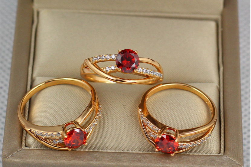 Кільце Xuping Jewelry хвилі з червоним каменем р 19 золотисте