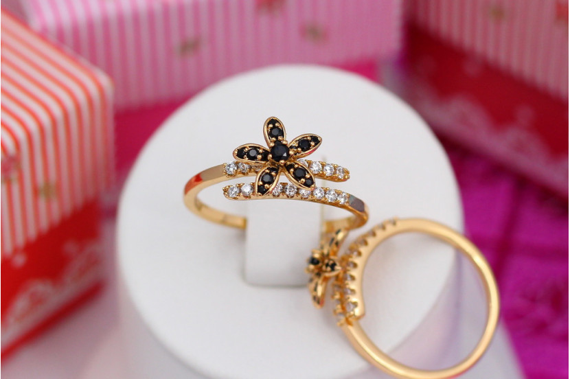 Кільце Xuping Jewelry змійка з квіточкою чорні камені р 19 золотисте