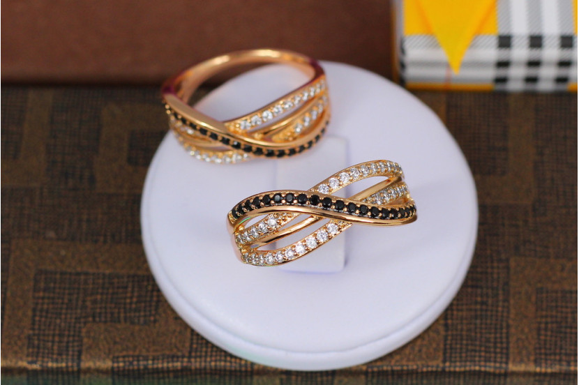 Кільце Xuping Jewelry нескінченність з білими і чорними каменями р 17 золотисте
