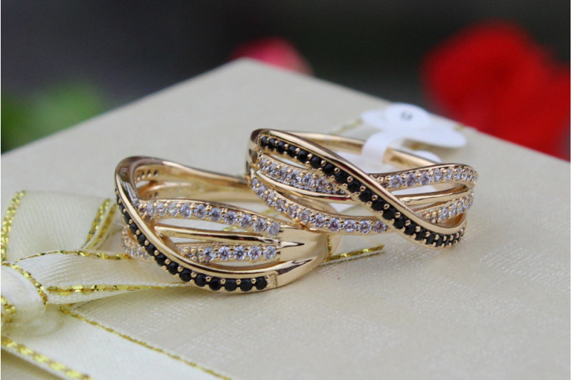 Кільце Xuping Jewelry нескінченність з білими і чорними каменями р 17 золотисте