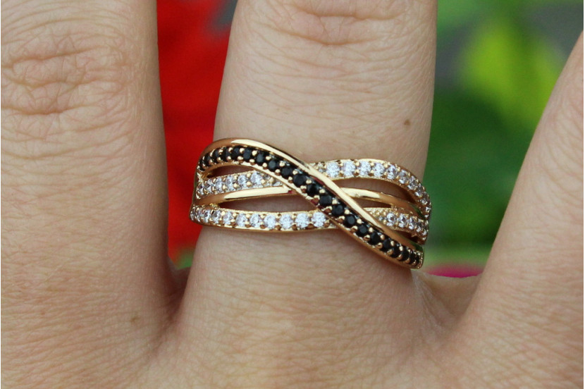 Кільце Xuping Jewelry нескінченність з білими і чорними каменями р 17 золотисте