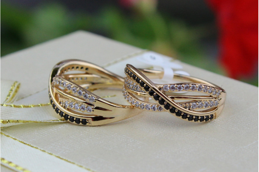 Кільце Xuping Jewelry нескінченність з білими і чорними каменями р 17 золотисте