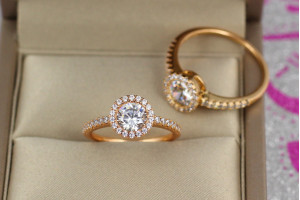 Кільце Xuping Jewelry тонкий камінь у колі дрібних камінь з боків каміння р 17 золотисте