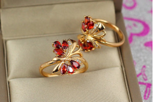 Кільце Xuping Jewelry крильця з червоними каміннями р 16 золотисте