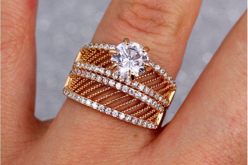 Кільце Xuping Jewelry широке сіточка з каменем р 17 золотисте