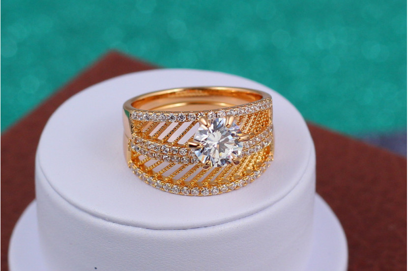 Кільце Xuping Jewelry широке сіточка з каменем р 17 золотисте