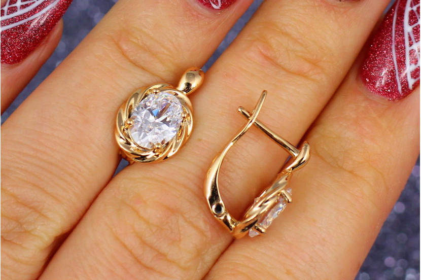 Сережки Xuping Jewelry овальні камені із завитками навколо каменю 1,5 см золотисті