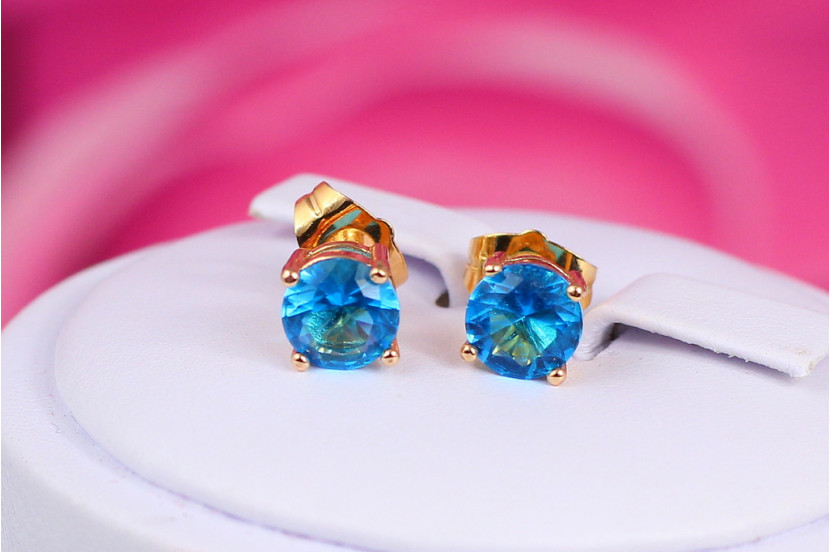 Сережки гвоздики Xuping Jewelry з блакитним каменем чотири кріплення 7 мм золотисті