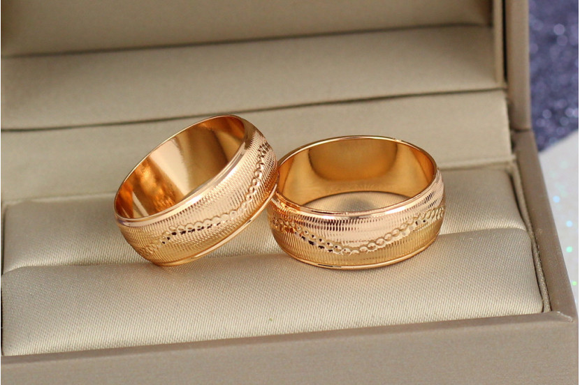 Обручка Xuping Jewelry гранований малюнок точки хвилею 8 мм р 17 золотиста