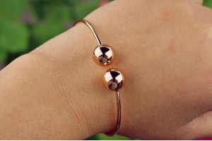 Браслет бенгл Xuping Jewelry поцілунок золоті кульки 60 мм 12 мм на руку від 17см до 19 см золотистий