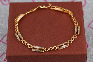 Браслет Xuping Jewelry прямокутні ланки з потрійними кільцями з білими каміннями 17 см 5 мм золотистий