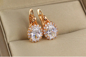 Сережки Xuping Jewelry малинки з петелькою білий камінь 1.5 см золоті