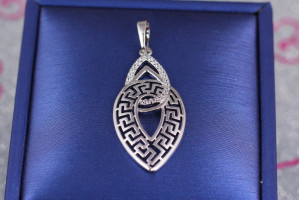 Кулон Xuping Jewelry миндаль з грецьким візерунком 2.5 см сріблястий