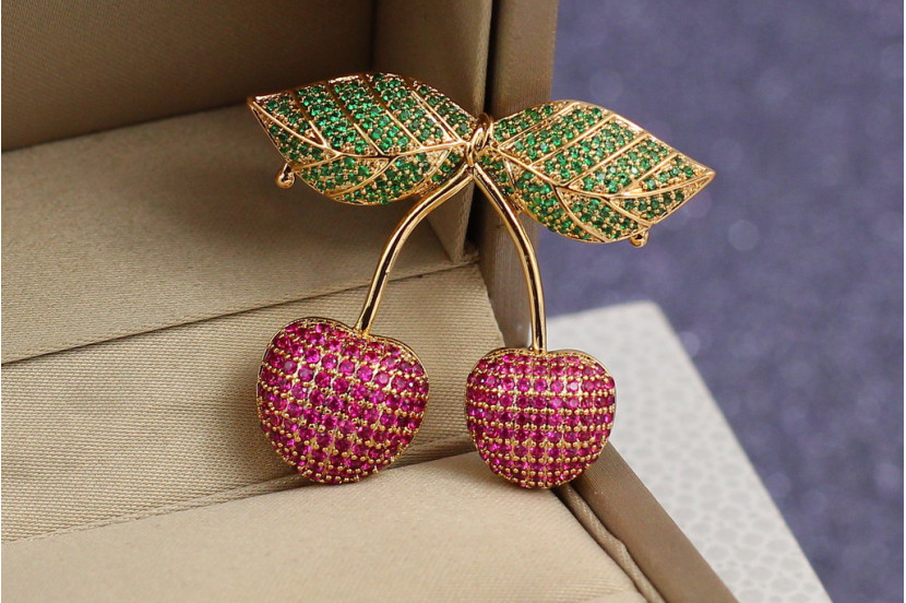 Брошка Xuping Jewelry вишнева парочка золотиста