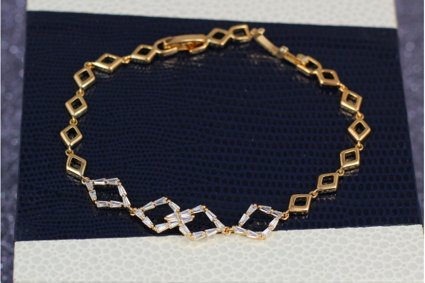Браслет Xuping Jewelry ромбики в середині чотири з камінням 17 см 8 мм золотистий