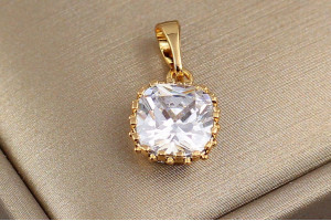 Кулон Xuping Jewelry білий квадратний фіаніт 10 мм золотистий