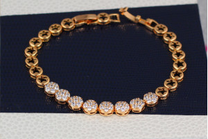 Браслет Xuping Jewelry круглі ланки зі зірками по центру вісім з камінчиками 18.5 см золотистий